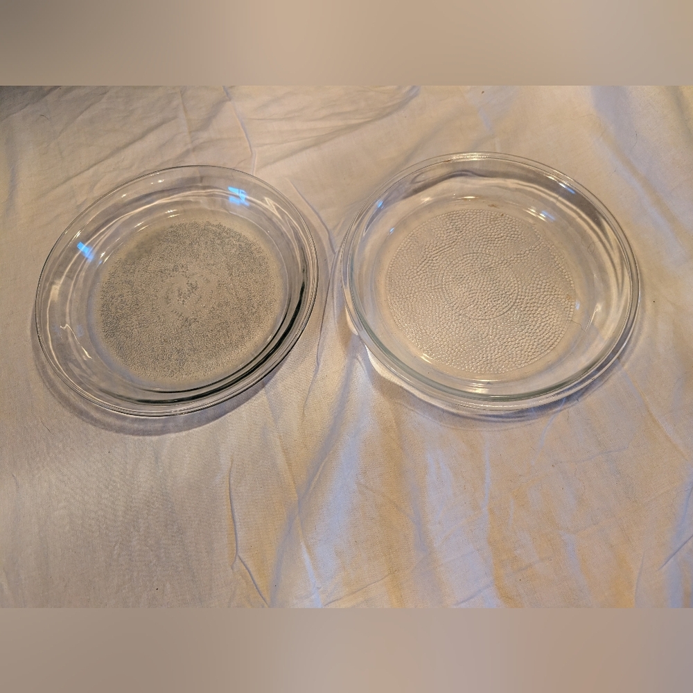 2/20$ 2 Vintage Clear Texture Glass Pie Dish